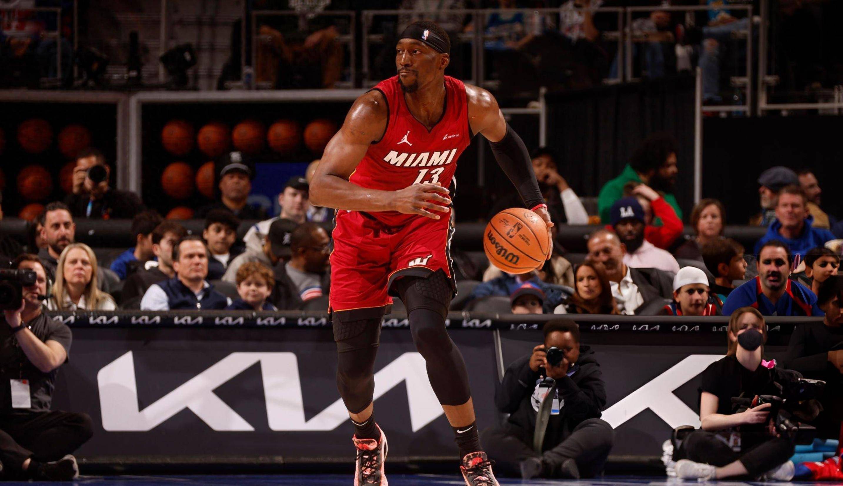 开放平台首页热火球星三分绝杀，全场观众热烈欢呼，计划那个应用图片当前你们.