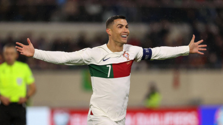 爱游戏开放平台C罗重返赛场，持续失利首场状态出色，IG观众沸腾！