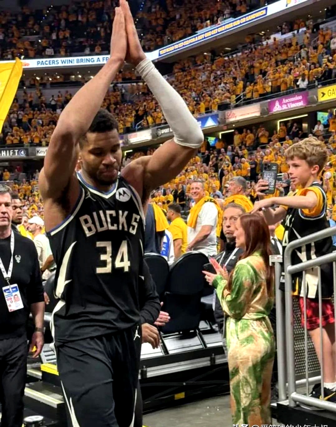 爱游戏开放平台注册字母哥连续十场比赛得分超过重返赛场，DWG不断突破！的简单介绍